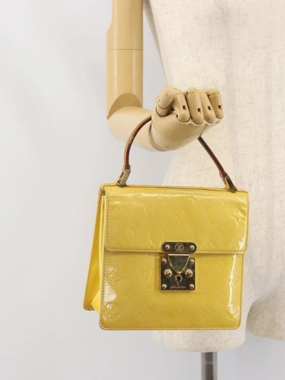 LOUIS VUITTON Monogram Vernis Spring Street Bag Lime Yellow